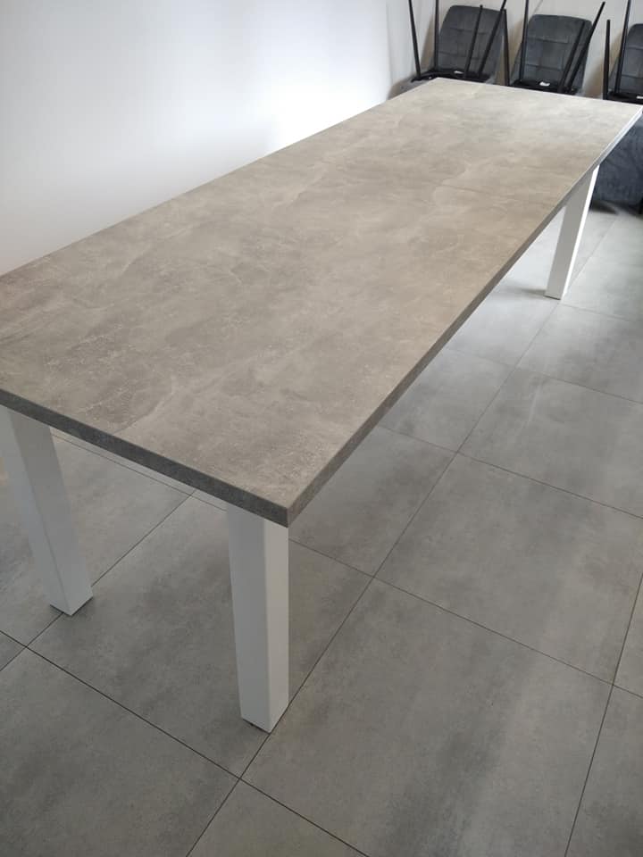 stół do jadalni biały