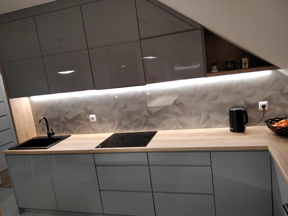 kuchnia na wymiar, biała